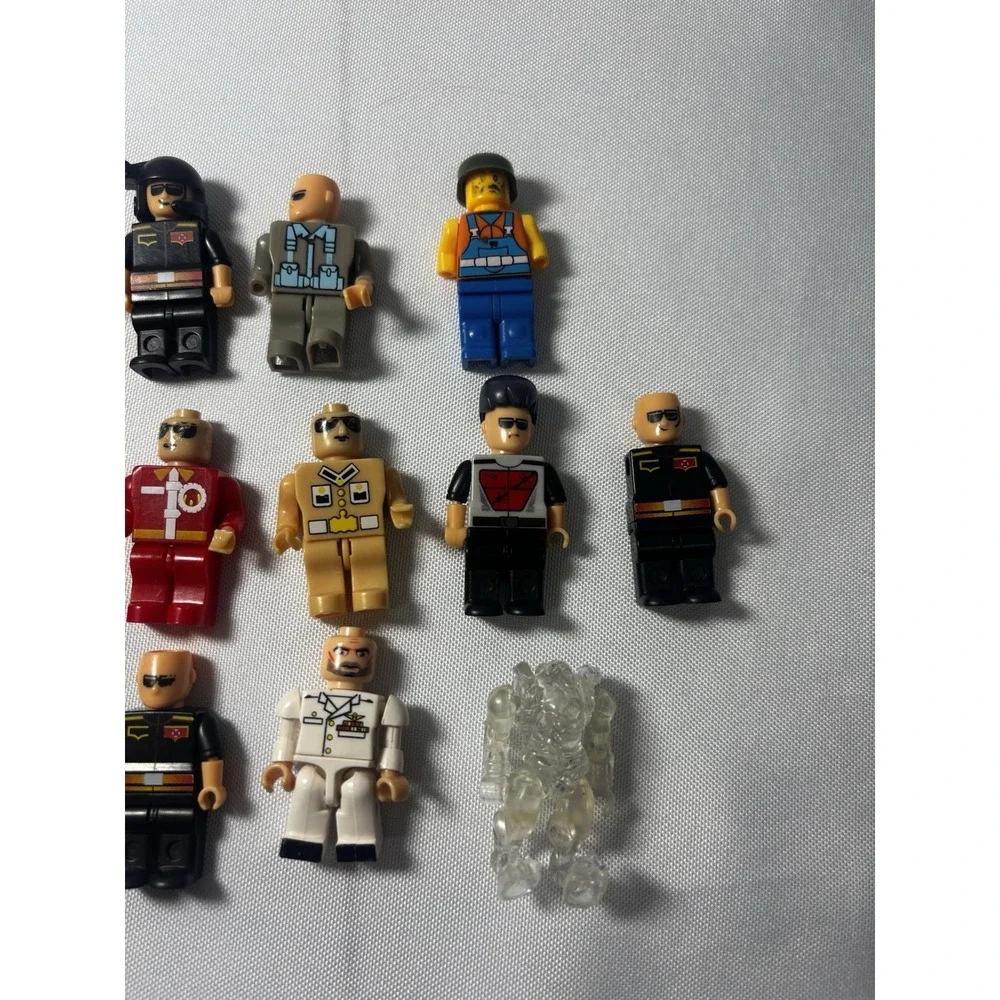 Lot Of 21 Lego Minifigure People-Football,Mario, Halo,Captain,Not All‎ Complete - Picture 5 of 5